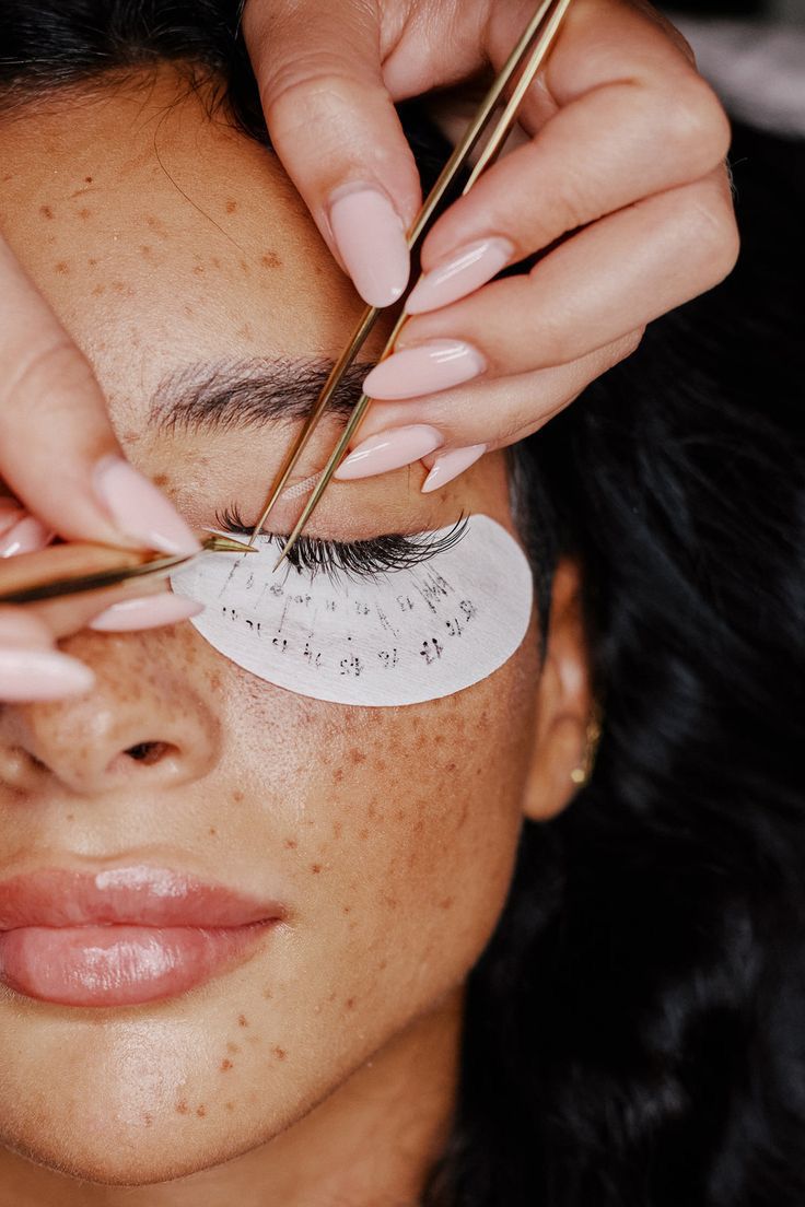 Nyra Beauty kirpik uygulaması